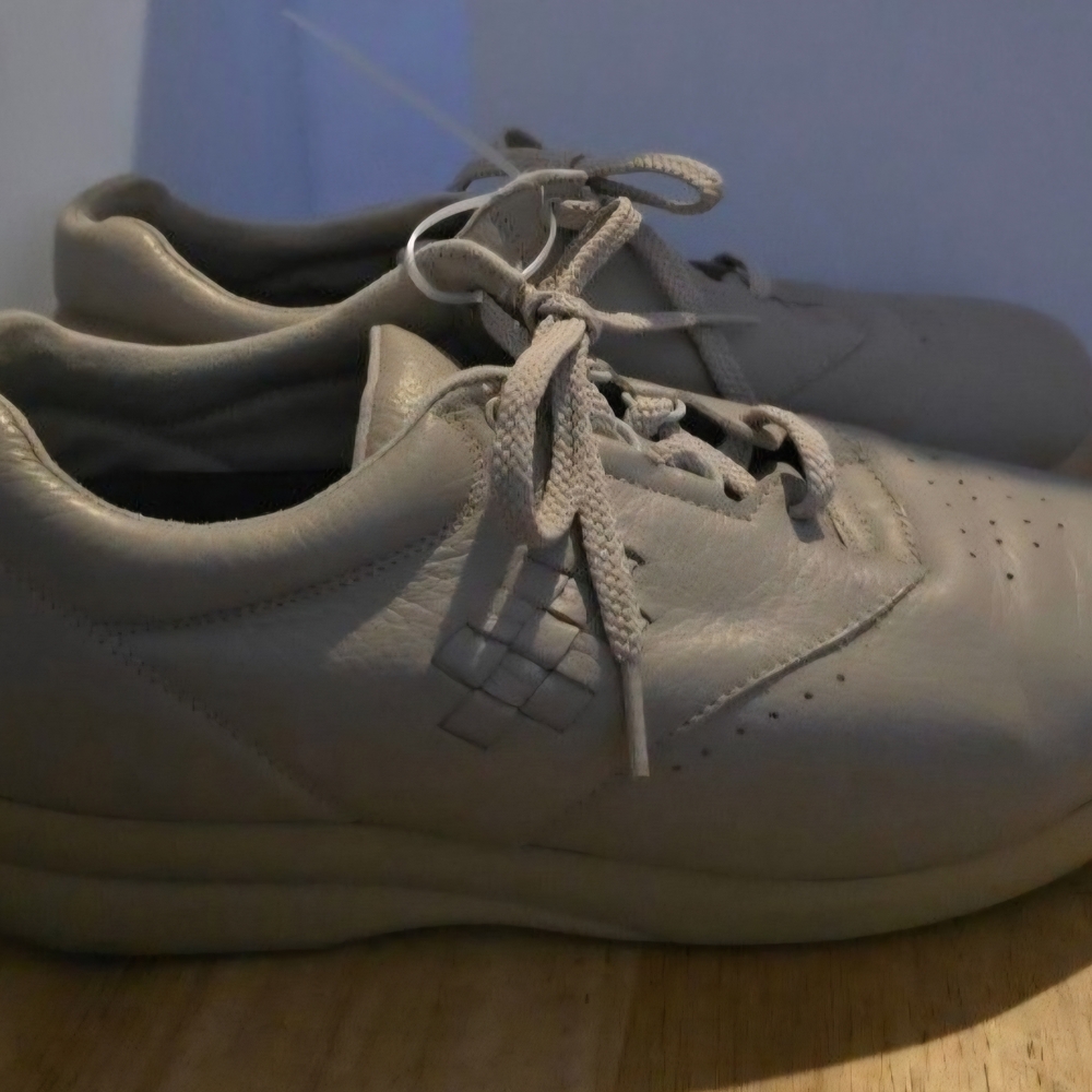 Women's Beige Leather Lace-Up Flats — Casual Comfort for diabetics